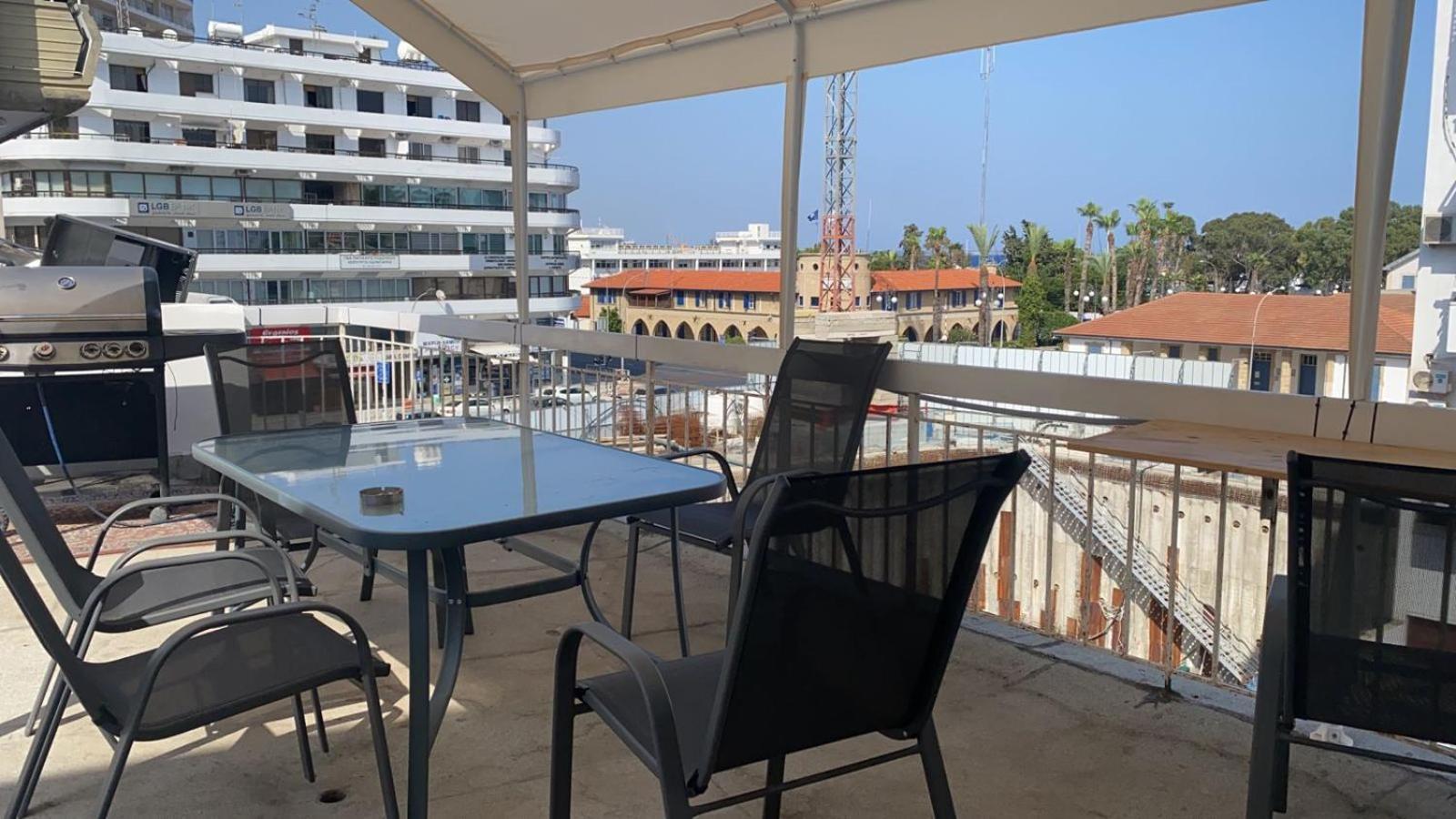 Unique City Hostel 100 Meters From Beach Larnaka Exterior foto